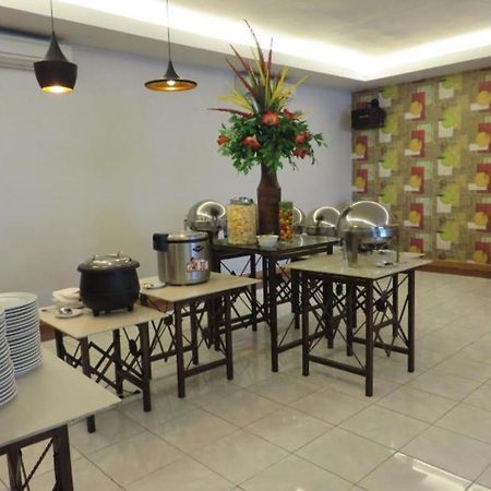 Insumo Palace Hotels & Resorts Kediri  Bagian luar foto