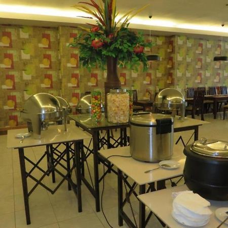 Insumo Palace Hotels & Resorts Kediri  Bagian luar foto