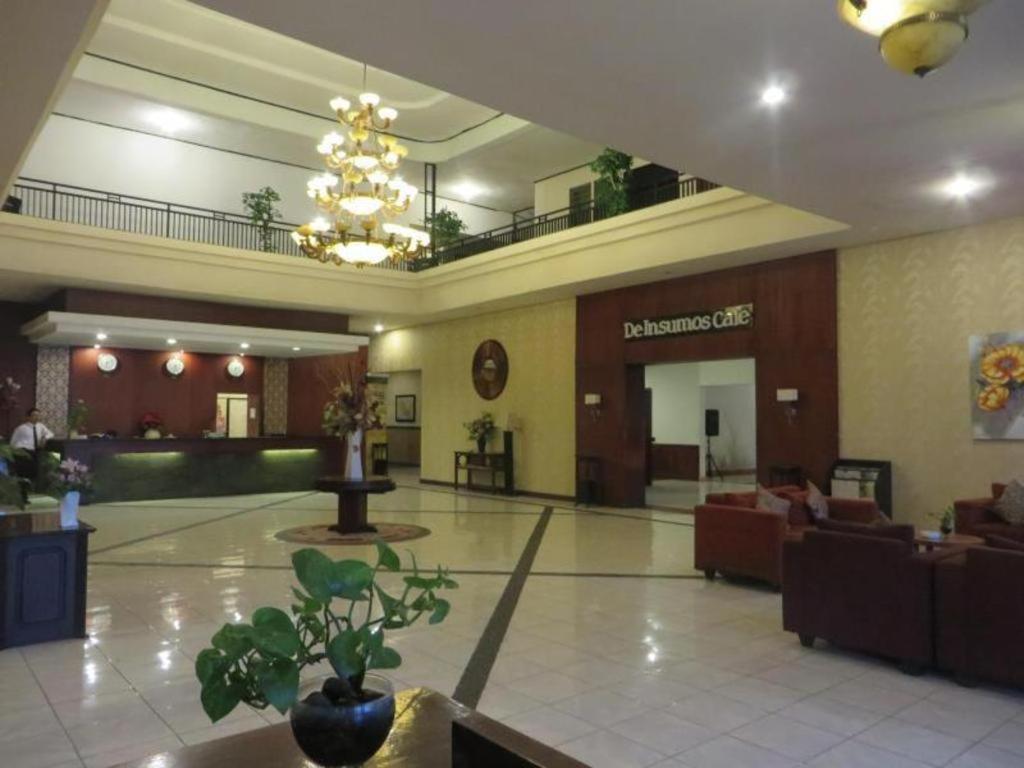 Insumo Palace Hotels & Resorts Kediri  Bagian luar foto