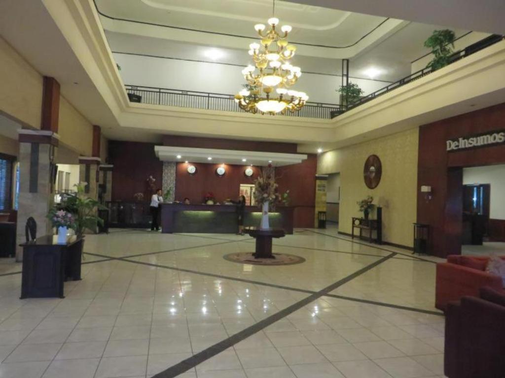 Insumo Palace Hotels & Resorts Kediri  Bagian luar foto