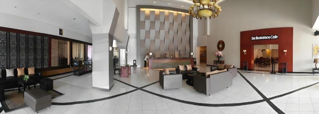 Insumo Palace Hotels & Resorts Kediri  Bagian luar foto