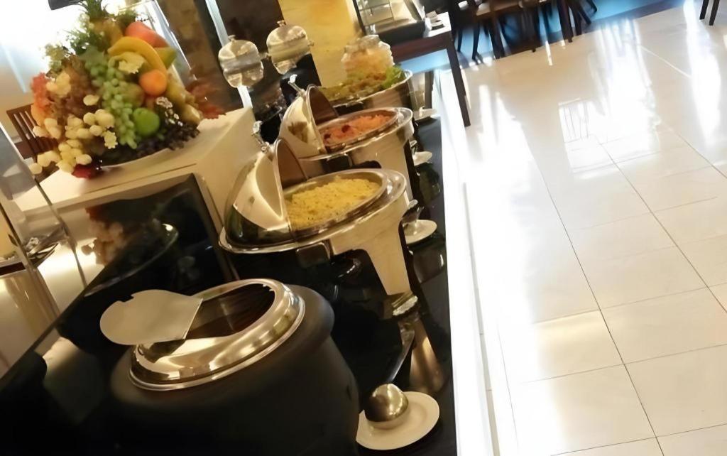 Insumo Palace Hotels & Resorts Kediri  Bagian luar foto