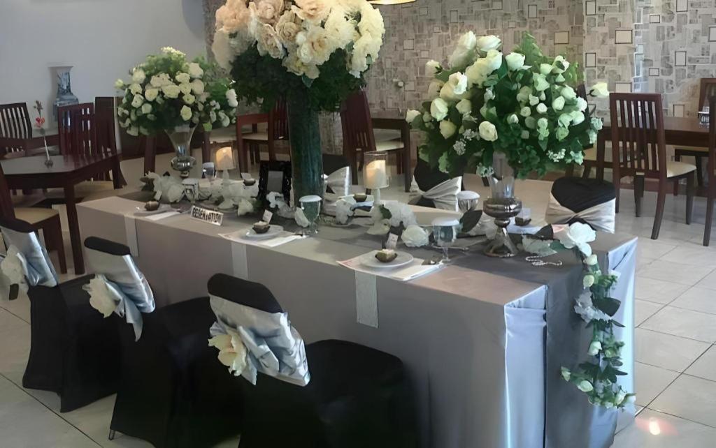 Insumo Palace Hotels & Resorts Kediri  Bagian luar foto