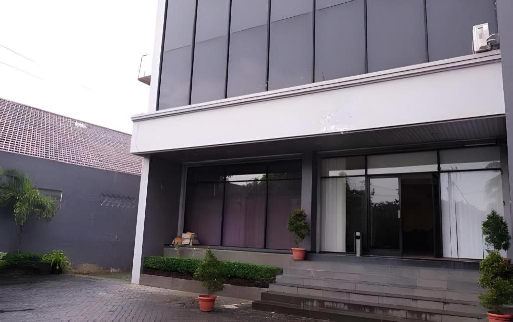 Insumo Palace Hotels & Resorts Kediri  Bagian luar foto