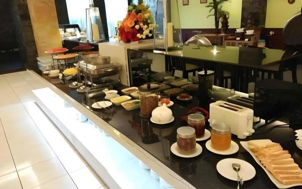 Insumo Palace Hotels & Resorts Kediri  Bagian luar foto